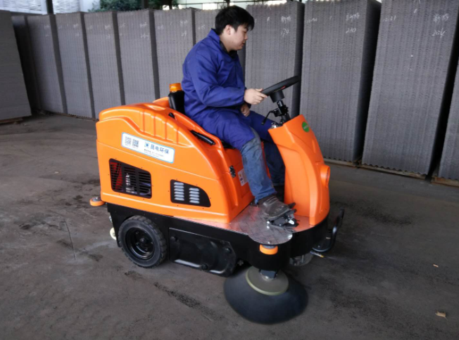 駕駛式掃地車日常保養(yǎng)事項(xiàng)